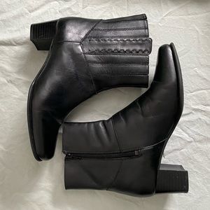 Clarks Size 9 Black Chelsea  Boot